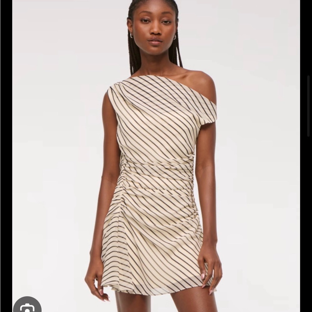Abercrombie & Fitch Cream and Black One-Shoulder Dress